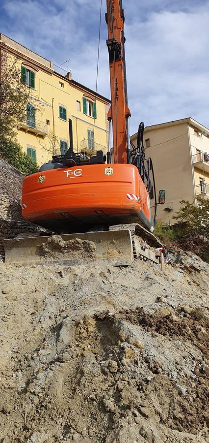 Contromarca e cingoli di una perforatrice TES CAR